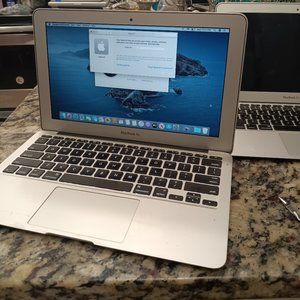 MacBook Air 11" Great Laptop Core i5 Catalina installed